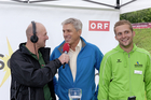 Das Sommerradio von ORF Tirol machte am 8. Juli Station  im Pitztal. Der Chef des Familotel Kinderhotel Sailer, Stefan Sailer, konnte neben ORF-Radiomoderator Thomas Arbeiter den Wennser Bürgermeister Walter Schöpf und den Chef der Hochzeiger Bergbahnen, Hansjörg Wohlfarter, begrüßen. Star des Tages war ÖSV-Kombinieren Mario Stecher, der zu einer Autogrammstunde geladen war. Informationen zum Pitz Park in Wenns unter http://www.pitzpark.eu und http://www.sailer.eu Mit dabei waren auch die Verantwortlichen vom TVB Pitztal und Naturpark Kaunergrat.
Die Sendung wurde in Radio Tirol von 12.00 bis 15.00 Uhr ausgestrahlt. 

Der Pitz-Park ist eine wundervolle Erlebniswelt direkt beim Kinderhotel Sailer. „Alles ist bei uns auf Familien mit Kinder abgestimmt. Egal ob Sonne oder Regen,“ so Stefan Sailer über die große Anlage, die auch die größte Indoor-Spielhalle der gesamten Urlaubsregion umfasst. Spiel und Spaß für Kinder mit Erlebnishighlights wie Riesen-Hüpfburgen, Rutschen, Trampolinanlagen und einigen weiteren Highlights und zusammen mit drei Kegelbahnen. Im Außenbereich des Pitz-Park, erwarten Groß und Klein ein großer Naturschwimmteich für Erwachsene und ein Kinder-Badeteich mit gesamt 1.050m2 Wasserfläche. Der Pitz-Park ist täglich bei jedem Wetter von 10.00 bis 24.00 Uhr geöffnet. Tel. +43/5414/87774 info@pitzpark.eu 