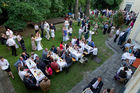 (c) fotodienst / Anna Rauchenberger - Wien, am 10.06.2010 -  Der Verlag Lexis Nexis lud heute ins Palais Schönborn in der Laudongasse zum Sommerfest. Nach kurzer Begrüßung konnten sich die rund 300 Gäste im Garten bei Erfrischungen und Snacks stärken.