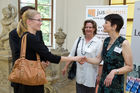 (c) fotodienst / Anna Rauchenberger - Wien, am 10.06.2010 -  Der Verlag Lexis Nexis lud heute ins Palais Schönborn in der Laudongasse zum Sommerfest. Nach kurzer Begrüßung konnten sich die rund 300 Gäste im Garten bei Erfrischungen und Snacks stärken.