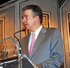 (C)fotodienst/Matthias Hartmann - Hamburg 05.12.2008 -
FOTO: Der Geschäftsführer von Natura Vitalis, Frank Felte, bei seiner Laudatio anlässlich der Verleihung des ersten Best Ager Awards, der von der Natura Vitalis ausgelobt wurde. In einer Onlinebefragung erhielt Johannes Heesters die Stimmen von 10000 Frauen.  