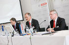 Robert Bosch AG: Jahrespressekonferenz 2010 der Bosch-Gruppe in Österreich
(C) fotodienst, Martina Draper
Foto: vlnr:  Robert Kordik, Robert Bosch AG, Karl Strobel, Robert Bosch AG, Ernest Fiedler, Robert Bosch AG