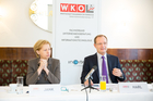  (c) fotodienst / Anna Rauchenberger - Wien, am 26.11.2013 - Studie „Erfolgreiche Geschäftsführung“ des WKÖ Fachverbandes UBIT Österreichs CEOs setzen auf externe Sparring-Partner FOTO v.l.: Präsidentin KR Brigitte Jank, Präsidentin der WKÖ, KR Alfred Harl, MBA, CMC, Obmann Fachverband UBIT: