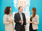  (c) fotodienst / Anna Rauchenberger - Wien, am 06.10.2015 – PK Frauen in der Technik in Österreich: Leichter Aufschwung – fehlende Dynamik. „Technolution“ zeigt Role Models. FOTO v.l.: Carina Felzmann, Cox Orange Marketing und PR und Veranstalterin des Technolution Herbstkongresses, FH-Prof. DI Dr. Fritz Schmöllebeck, Rektor FH Technikum Wien, Angelika Droisner, FIT Botschafterin und freie Mitarbeiterin im Büro für Gleichstellung und Frauenförderung, TU Graz:
