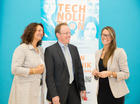  (c) fotodienst / Anna Rauchenberger - Wien, am 06.10.2015 – PK Frauen in der Technik in Österreich: Leichter Aufschwung – fehlende Dynamik. „Technolution“ zeigt Role Models. FOTO v.l.: Carina Felzmann, Cox Orange Marketing und PR und Veranstalterin des Technolution Herbstkongresses, FH-Prof. DI Dr. Fritz Schmöllebeck, Rektor FH Technikum Wien, Angelika Droisner, FIT Botschafterin und freie Mitarbeiterin im Büro für Gleichstellung und Frauenförderung, TU Graz: