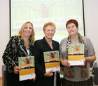 (C)fotodienst/Anna Rauchenberger -  Wien, am 28.07.2009 - Der Verein Techwomen engagiert sich für Frauen in der Technik und zeigt mit Aktionen, dass weibliche Kreativität in der Technik gefragt ist. Das Motto der Herbstaktion09: 'HighHeels@HighEnd'!
Dies beinhaltet einen Kreativwettbewerb für Schülerinnen und Schüler und einen internationalen Kongress am 15./ 16. Oktober 2009 im Palais Harrach in Wien. FOTO v.l.: DI Tina Reisenbichler, T-Mobile Austria, Mitglied des Vorstandes des Vereins 'TechWomen', Sponsor, BM a.D. Abg. z. NR Maria Rauch-Kallat, Präsidentin des Vereins 'TechWomen', AD Johanna Klostermann, TU Graz, Mitglied des Vorstandes des Vereins 'TechWomen'.