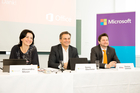  (c) fotodienst/Anna Rauchenberger - Wien, am 29.01.2013 –  Microsoft stellte heute im Rahmen einer Pressekonferenz im Hotel Le Meridien das neue Office 2013 vor. Office wurde an neue Anforderungen und den geräteübergreifenden Einsatz angepasst und kann nun per Touch oder Maus auf Computer, Macs, Windows Tablets oder Windows Phones bedient werden. FOTO v.l. Alexandra Moser, Leiterin Geschäftsbereich Office Microsoft Österreich, Georg Obermeier, Geschäftsführer Microsoft Österreich, Damian Izdebski, Gründer und Geschäftsführer DiTech: