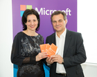  (c) fotodienst/Anna Rauchenberger - Wien, am 29.01.2013 –  Microsoft stellte heute im Rahmen einer Pressekonferenz im Hotel Le Meridien das neue Office 2013 vor. Office wurde an neue Anforderungen und den geräteübergreifenden Einsatz angepasst und kann nun per Touch oder Maus auf Computer, Macs, Windows Tablets oder Windows Phones bedient werden. FOTO v.l. Alexandra Moser, Leiterin Geschäftsbereich Office Microsoft Österreich, Georg Obermeier, Geschäftsführer Microsoft Österreich mit dem Produktpaket: