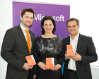  (c) fotodienst/Anna Rauchenberger - Wien, am 29.01.2013 –  Microsoft stellte heute im Rahmen einer Pressekonferenz im Hotel Le Meridien das neue Office 2013 vor. Office wurde an neue Anforderungen und den geräteübergreifenden Einsatz angepasst und kann nun per Touch oder Maus auf Computer, Macs, Windows Tablets oder Windows Phones bedient werden. FOTO v.l. Damian Izdebski, Gründer und Geschäftsführer DiTech, Alexandra Moser, Leiterin Geschäftsbereich Office Microsoft Österreich, Georg Obermeier, Geschäftsführer Microsoft Österreich mit dem Produktpaket: