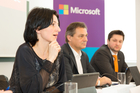  (c) fotodienst/Anna Rauchenberger - Wien, am 29.01.2013 –  Microsoft stellte heute im Rahmen einer Pressekonferenz im Hotel Le Meridien das neue Office 2013 vor. Office wurde an neue Anforderungen und den geräteübergreifenden Einsatz angepasst und kann nun per Touch oder Maus auf Computer, Macs, Windows Tablets oder Windows Phones bedient werden. FOTO v.l. Alexandra Moser, Leiterin Geschäftsbereich Office Microsoft Österreich, Georg Obermeier, Geschäftsführer Microsoft Österreich, Damian Izdebski, Gründer und Geschäftsführer DiTech:
