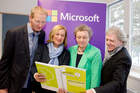 Sicheres Internet: Aktionstag in Wiener Schulen. Im Bild vlnr.: Andreas Exner, MBA (Education Manager bei Microsoft); Dipl.-Päd.in Claudia Ischepp (Fachinspektorin des Wiener Stadtschulrats); Dr. Margaretha Gerstl (Direktorin Dr. Adolf Lorenz Schule) und Richard Felsleitner, Bezirksschulinspektor
