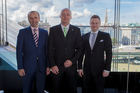 Dell schließt Distributionsvertrag mit Omega. Im Bild vlnr.: Pavol Varga, Geschäftsführer von Dell Österreich, Günter Neubauer, CEO Omega und Stephan M. Muehlemann, Channel-Direktor bei Dell für Österreich und die Schweiz