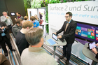  (c) fotodienst / Anna Rauchenberger - Wien, am  15.10.2013 - Microsoft Österreich lud am 15. Oktober zu einem gemeinsamen Launch-Abend von Windows 8.1 und Surface 2. Im Mittelpunkt standen dabei die wichtigsten Neuerungen aus Konsumenten- und Unternehmenssicht. Die Weiterentwicklung des beliebten Betriebssystems Windows 8 bringt zahlreiche Neuerungen für den Einsatz auf PCs, Tablets und anderen Devices. FOTO Surface 2 konnte ausprobiert und getestet werden: