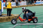 Conrad Electronic lud zum 1. Akkurace ins Ferry Dusika Hallenstadion und der Besucheransturm übertraf alle Erwartungen. 32 Teams ritterten in verschiedenen Kategorien um den Sieg. Beim Bau und Design der Rennflitzer waren seitens des Veranstalters fast keine Grenzen gesetzt. Lediglich der Antrieb durfte durch 2 extrastarke Akkuschrauber von Toolcraft erfolgen. Die Bandbreite der Rennschüsseln war enorm: Die Zuseher feuerten die Fahrer umgebauter Fahrräder, Trikes, GoKarts & Co. an. Im Doppel KO-System jagten die Teilnehmer durch den Rundkurs. Die Ergebnisse und alle Infos zum Event finden Sie unter www.akkurace.at!Foto: 