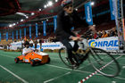 Conrad Electronic lud zum 1. Akkurace ins Ferry Dusika Hallenstadion und der Besucheransturm übertraf alle Erwartungen. 32 Teams ritterten in verschiedenen Kategorien um den Sieg. Beim Bau und Design der Rennflitzer waren seitens des Veranstalters fast keine Grenzen gesetzt. Lediglich der Antrieb durfte durch 2 extrastarke Akkuschrauber von Toolcraft erfolgen. Die Bandbreite der Rennschüsseln war enorm: Die Zuseher feuerten die Fahrer umgebauter Fahrräder, Trikes, GoKarts & Co. an. Im Doppel KO-System jagten die Teilnehmer durch den Rundkurs. Die Ergebnisse und alle Infos zum Event finden Sie unter www.akkurace.at!Foto: 