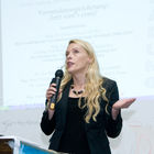 (C) fotodienst.at/Anna Rauchenberger -  Wien, am 01.12.2009 - Der Entwurf zur Änderung des Telekommunikationsgesetzes, durch den die Vorratsdatenspeicherungs-Richtlinie in Österreich umgesetzt werden soll, sorgt nach wie vor für Aufregung. Aufgrund dieser Richtlinie müssen alle Internet- und Telekom Serviceprovider Europas die Verbindungsdaten zu sämtlichen Kommunikationsvorgängen für einen Zeitraum von 6 Monaten bis 2 Jahren speichern. Das Wiener Zentrum für Rechtsinformatik nimmt diese Entwicklung zum Anlass, um in Form einer Podiumsdiskussion eine möglichst breite und öffentliche Debatte über Sinn, Nutzen und gesellschaftliche Auswirkungen des Datensammelns auf Vorrat zu eröffnen. FOTO: Mag. Dr. Doris Liebwald (WZRI, Wiener Zentrum für Rechtsinformatik)