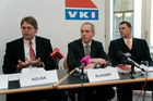 Stand der Sammelklagen-Aktion - Nächste Schritte des VKI gegen den AWD
(C) fotodienst, Martina Draper
Foto: vlnr: Dr. Peter Kolba, Bereichsleiter Recht, VKI, RA Dr. Alexander Klauser, Univ.Prof. Dr. Urich Tödtmann, Vorstand Foris AG