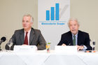 (c) fotodienst / Anna Rauchenberger - Wien, am 14.04.2010 - Wie heute bei einer Pressekonferenz im 'Ambassador' bekanntgegeben wurde, ist es Wietersdorfer trotz angespannter Wirtschaftslage gelungen, 2009 sicher durch die Krise zu steuern. Die Organisation wurde analog zu den Geschäftsfeldern neu ausgerichtet und umfasst nun die Bereiche Zement + Beton, Baustoffe, Kalk und Rohre. FOTO v.l.: Ulrich Glaunach, Sprecher der Geschäftsführung der Wietersdorfer Industriebeteiligungen, Wolf Klammerth, Sprecher der Geschäftsführung der Wietersdorfer Rohrbeteiligungen