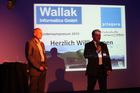 In den attraktiven Swarovski Kristallwelten Wattens informierten sich am 14. Oktober 2010 ca. 80 Kunden und Repräsentanten der Hersteller IBM und VMware beim Wallak + Pitagora Kundensymposium in Vorträgen und anschließendem Get together über die aktuellsten Entwicklungen im IT-Umfeld. Foto v.l.: Robert Wittauer und Richard Wallak bei der Präsentation