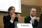 Pressegespräch Leadership 2020 - Werte und Leitbilder in de Wirtschaft, 1.12.2010 Wirtschaftskammer Wien (c) Julia Fuchs. Am Bild: Alfred Harl, CMC (Obmann UBIT), Dr. Sophie Karmasin (Karmasin Motivforschung)