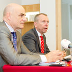  (c) fotodienst/Anna Rauchenberger - Wien, am 28.10.2011 - Kriminelle Machenschaften in Österreichs Wirtschaftskreisen sind aktueller denn je. Die aktuelle PwC-Studie 'Wirtschaftskriminalität 2011 - Sicherheitslage in Österreichs Unternehmen' belegt Schadensfälle nahmen sichtbar zu. Heute wurde die Studie im Hotel Le Meridien präsentiert. FOTO v.l.: Prof. Dr. Kai-D. Bussmann, Martin-Luther-Universität Halle-Wittenberg, Steffen Salvenmoser, Certified Fraud Examiner und Leiter Forensic Services bei PwC Österreich.: