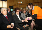 (C)fotodienst/Katia Christodoulou; Bild links: President of the Republic, Mr Demetris Christofias Im Rahmen des European Year of Volunteering (EYV) macht die EYV-Tour 2011 vom 4. bis zum 6. April 2011 Station in Nicosa, Zypern. Heute kommt auch der President der Republik, Mr Demetris Christofias um allen Volunteeren zu ihrer Arbeit zu gratulieren.