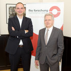  (c) fotodienst/Anna Rauchenberger - Wien, am 06.09.2012 – Das Zentrum für Zukunftsstudien der FH Salzburg und  die Stiftung für Zukunftsfragen Hamburg  haben in aktuellen Studien das Freizeitverhalten der ÖsterreicherInnen und Deutschen systematisch untersucht. Die Studienergebnisse zum gegenwärtigen Freizeitverhalten wurden heute im  Cafe Griensteidl präsentiert. Demnach steht Fernsehen und Medialisierung der Freizeit im Vordergrund, für die Zukunft möchten die Befragten aber mehr Zeit für soziale Kontakte und weniger Freizeit mit Medien verbringen. FOTO v.l. FH Prof. Dr. Ulrich Reinhardt, Wissenschaftlicher Leiter, Stiftung für Zukunftsfragen Hamburg, Univ.-Prof. Dr. Reinhold Popp, Wissenschaftlicher Leiter, Zentrum für Zukunftsstudien der Fachhochschule Salzburg: