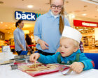  (C) fotodienst.at / Anna Rauchenberger - Wien, am 08.12.2011 - backWERK Im Donauzentrum hatten heute die kleinen Gäste die Möglichkeit, köstliche Kekse in lustigen Formen zu backen.: