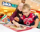  (C) fotodienst.at / Anna Rauchenberger - Wien, am 08.12.2011 - backWERK Im Donauzentrum hatten heute die kleinen Gäste die Möglichkeit, köstliche Kekse in lustigen Formen zu backen.: