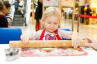  (C) fotodienst.at / Anna Rauchenberger - Wien, am 08.12.2011 - backWERK Im Donauzentrum hatten heute die kleinen Gäste die Möglichkeit, köstliche Kekse in lustigen Formen zu backen.: