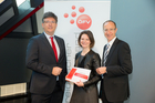  (c) fotodienst / Anna Rauchenberger - Wien, am 21.04.2015 - Der Österreichische Franchise-Verband präsentierte heute im Rahmen einer Pressekonfernz im Hotel Sofitel die neue Studie „Franchising in Österreich 2014“. Die Franchise-Branche befindet sich weiterhin im Aufschwung und hat ihren Fokus auf Wachstum gerichtet. FOTO v.l.: Ass.Prof. Dr. Dieter Scharitzer, Studienleiter, WU Wien, Mag. Barbara Rolinek, Generalsekretärin ÖFV, Dkfm Andreas Haider, Präsident ÖFV: