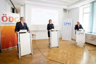  (c) fotodienst / Anna Rauchenberger - Wien, am 10.06.2021 –  ÖDG und ÖÄK - Unbekanntes Diabetesland Österreich Der Österreichischen Diabetes Gesellschaft ÖDG und der Österreichischen Ärztekammer ÖÄK ist es gelungen, eine Studie zur Erfassung der Prävalenz von unbekanntem Diabetes und Prädiabetes sowie des Versorgungsstandards bei Menschen mit bekanntem Typ-2-Diabetes zu initiieren. FOTO v.l.: Univ. Prof. Priv.-Doz. Dr. Harald Sourij, Stv. Abteilungsleiter der Klinischen Abteilung für.Endokrinologie und Diabetologie an der Medizinischen Universität Graz und Erster Sekretär der ÖDG, Univ. Prof.in Dr.in Susanne Kaser, Stv. Direktorin Universitätsklinik für Innere Medizin I der.Medizinischen Universität Innsbruck und Präsidentin der ÖDG, A.o. Univ. Prof. Dr. Thomas Szekeres, Präsident der ÖÄK und Oberarzt am Klinischen Institut für.Medizinische und Chemische Labordiagnostik der Medizinischen Fakultät der Universität Wien/.Zentrallabor des AKH der Stadt Wien: