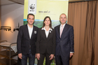 Allianz und WWF starten nachhaltigen Finanzmarkt in Österreich. Im Bild (v.l.n.r.): Armand Colard, Leiter des Bereichs Sustainable Finance bei WWF Österreich; WWF-Österreich-Chefin Andrea Johanides; Wolfram Littich, CEO Allianz Österreich