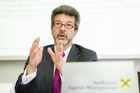  (c) fotodienst/Anna Rauchenberger - Wien, am 05.12.2012 – Raiffeisen Capital Management Jahrespressekonferenz Fondsindustrie schafft 2012 den Turnaround – erstmals seit 2006 wieder Nettomittelzuflüsse. FOTO: Dr. Mathias Bauer, Vorsitzender der Geschäftsführung, Raiffeisen Capital Management: