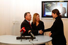 (c) fotodienst/Wolfgang Riepl - Eisenstadt, am 01.02.2012 -
im Bild: Landeshauptmann Hans Niessl, Mag. Bettina Milletich-Gerdenitsch-Kaufmännische Leitung, Nikki Gretz-Blanckenstein-Senderleiterin