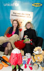 (c) fotodienst/Anna Rauchenberger - Wien, am 17.01.2012 - Im Rahmen der IKEA Stoffspielzeugaktion spendet das Unternehmen alljährlich vor Weihnachten für jedes verkaufte Stoffspielzeug 1 Euro an Kinderbildungsprojekte von UNICEF und Save the Children. Die erfreuliche Bilanz, 229 859 Euro, wurde heute im IKEA Einrichtungshaus in der SCS präsentiert. FOTO v.l. Giny Boer, Coutry Managerin IKEA Austria, Dr. Gudrun Berger, Geschäftsführerin UNICEF