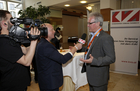  (c) fotodienst / Walter Luger - Altlengbach, am 24.04.2014 - KVA Service Kongress. FOTO ein Kongressteilnehmer beim Interview.: