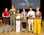  (c) fotodienst/Anna Rauchenberger - Wien, am 01.05.2012 – Die SozialMarie, ein Preis, der soziale Innovation auszeichnet, wurde heuer zum achten Mal  von der Unruhe Privatstiftung vergeben. Auch diesmal bewarben sich Teilnehmer aus Österreich sowie aus dem benachbarten Ausland um den begehrten Preis. FOTO v.l. Birgit Schörg, Jurymitglied, Gewinner des 3. Preises: ProjektvertreterInnen 