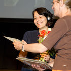  (c) fotodienst/Anna Rauchenberger - Wien, am 01.05.2012 – Die SozialMarie, ein Preis, der soziale Innovation auszeichnet, wurde heuer zum achten Mal  von der Unruhe Privatstiftung vergeben. Auch diesmal bewarben sich Teilnehmer aus Österreich sowie aus dem benachbarten Ausland um den begehrten Preis. FOTO Übergabe von Urkunden und Blumen an die Gewinner der 1000-Euro-Preise: