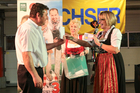  04.05.2013, Fa. Dachser, Hoersching, Dachser Mai Feier, im Bild Preisverleihung 1. Preis Topa Villi, Presetext © 2013, PhotoCredit Pressetext/ Roland Hackl: