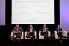 Politische Börsen: Aktienmarkt hängt an Bankenkrise. Foto: Karl Fickl, Lupus alpha Asset Management; Dirk Metz, Staatssekretär a.D.; Moderation Claus Döring, Börsen- Zeitung; Elisabeth Weisenhorn, GermanBoardRoom; Dr. Stephan Lowis, RWE