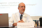 im Bild: Prim. MR Dr. Michael Preitschopf, MSc, Abteilungsvorstand Interne 2, Leiter der Palliativstation St. Raphael im Krankenhaus Göttlicher Heiland