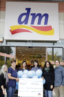 Die dm Filiale Feldkirchen veranstaltete einen Flohmarkt zugunsten ihres (miteinander)-Projekts SOLINA. Auf die Kunden warteten tolle Produkte aus dem dm Sortiment. Der Erlös kam gänzlich SOLINA zugute. 
Im Zuge dessen wurde SOLINA, von dm -Drogeriemarkt auch ein Scheck in Höhe von 8.000 Euro überreicht. Die Freude war groß.