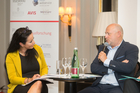 Im Wiener Hotel Bristol diskutierten Experten des Travel Industry Club Austria (TIC-A) über die Folgen der zunehmenden Terrorgefahr für Reisende und Reisebranche. Im Bild Moderatorin Petra Rischko mit dem Präsidenten des Österreichischen ReiseVerbandes (ÖRV), Josef Peterleithner.
