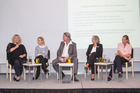 Der Travel Industry Club Austria lud zu einer Diskussion über die Vor- und Nachteile ökologischen und sozialen Handels (CSR) ins Hotel Le Meridien. V.l.n.r. Eva Buzzi (Rail Tours Touristik), Marion Stemmler (Accor Hotels), Wilfried Seywald (Moderation), Kerstin Dohnal (Destination: Development) und Karin Huber-Heim (csr and communication).