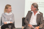 Der Travel Industry Club Austria lud zu einer Diskussion über die Vor- und Nachteile ökologischen und sozialen Handels (CSR) ins Hotel Le Meridien. V.l.n.r. Marion Stemmler (Accor Hotels), Wilfried Seywald (Moderation).