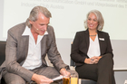Der Travel Industry Club Austria lud zu einer Diskussion über die Vor- und Nachteile ökologischen und sozialen Handels (CSR) ins Hotel Le Meridien. V.l.n.r. Wilfried Seywald (Moderation), Kerstin Dohnal (Destination: Development).