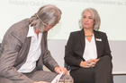 Der Travel Industry Club Austria lud zu einer Diskussion über die Vor- und Nachteile ökologischen und sozialen Handels (CSR) ins Hotel Le Meridien. V.l.n.r. Wilfried Seywald (Moderation), Kerstin Dohnal (Destination: Development).