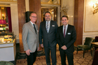Der Travel Industry Club Austria diskutierte im Palais Todesco über die gesetzlichen Anforderungen an den nachhaltigen Einsatz von Ressourcen im Reinigungsgewerbe. Im Bild: Harald Hafner, Alexander Billasch, Mario Reichel.
