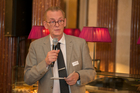 Der Travel Industry Club Austria diskutierte im Palais Todesco über die gesetzlichen Anforderungen an den nachhaltigen Einsatz von Ressourcen im Reinigungsgewerbe. Im Bild: Moderator und Travel Industry Club Präsident Austria, Harald Hafner.