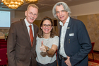 Der Travel Industry Club Austria diskutierte am Vorabend der Ferien-Messe Wien über die Faszination von Alpenreisen und Kreuzschifffahrten. Im Bild: TIC-A-Präsident Harald Hafner, PR-Frau Angela Pengl-Böhm und Wilfried Seywald.